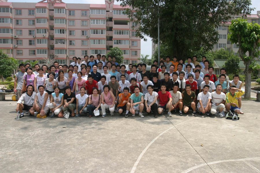 广西路桥二处2005年新员工合照